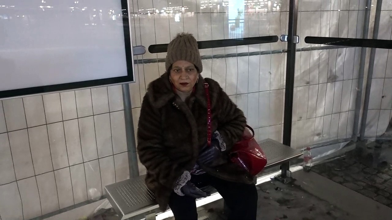 BDMV-79 Aruna & Hari Sharma at Flygbus 801 Station Uppsala for Arlanda Oct 08, 2019