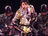 سنة 1996 ملعب المنزه يحتضن أقوى حفل فني ساهر على مرّ تاريخ تونس  أحياه الـ #king_of_pop #مايكل_جاكسون