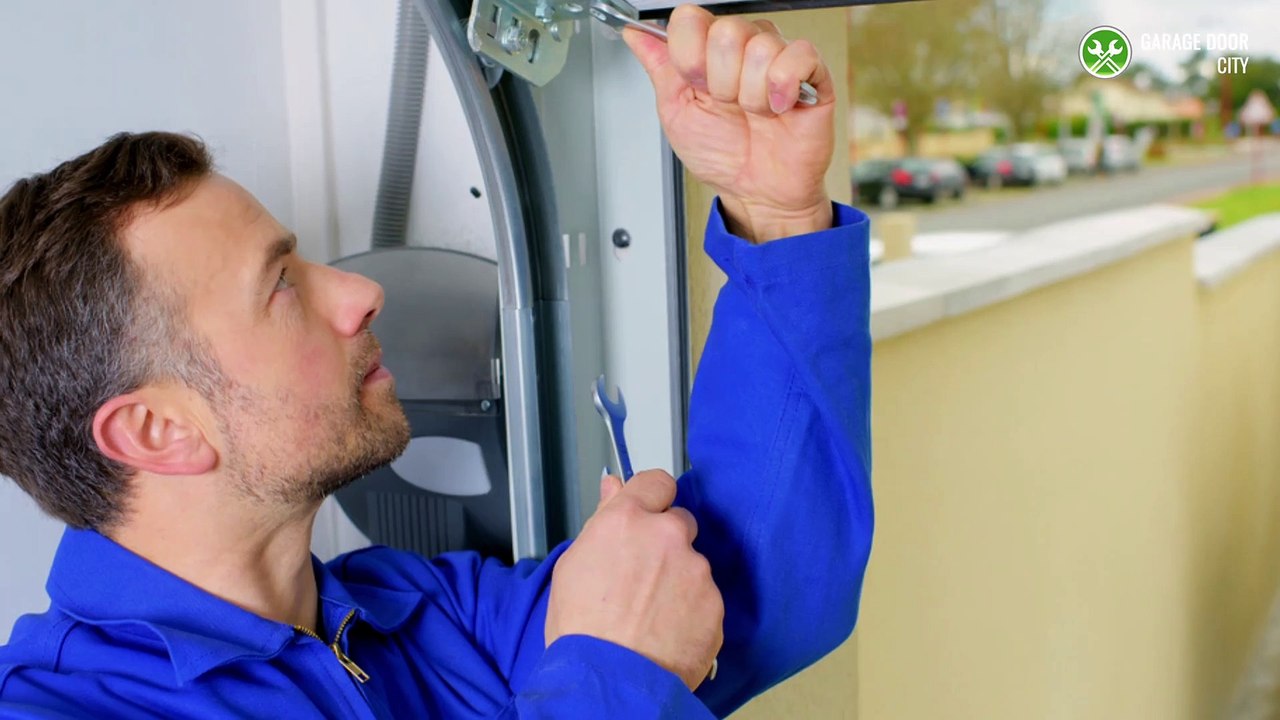 Check out the Benefits of Hiring Professional Garage Door Repair Company