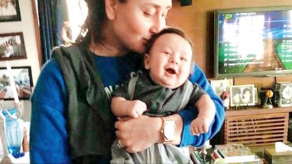Kareena Kapoor Says She Kisses Son Taimur 20,000 Times A Day(Telugu)