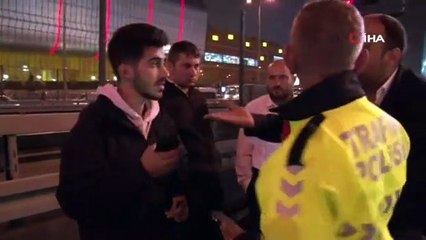 İstanbul'da otobüsü sürücüsü makas atan sürücüyü bariyerlere sıkıştırarak yakaladı