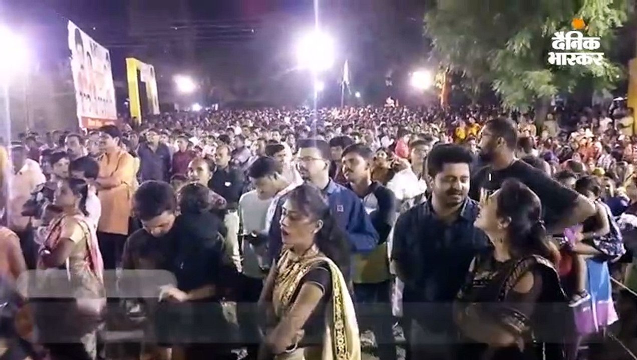 पाकिस्तान के पीएम का पुतला फूंका