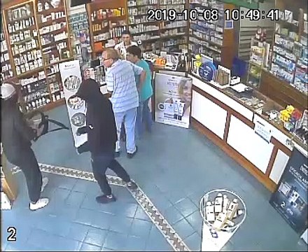 Dos encapuchados intentan robar a punta de cuchillo en una farmacia en La Laguna