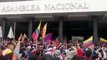 Manifestantes indígenas toman la Asamblea Nacional de Ecuador