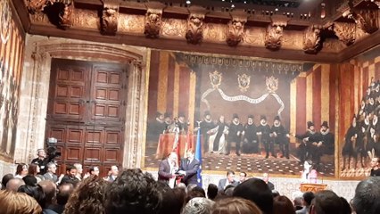 Скачать видео: Francis Montesinos recibe la Alta Distinción de la Generalitat