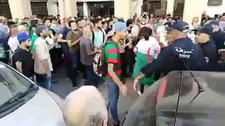 La répression policière  de la manifestation se poursuit en Algérie