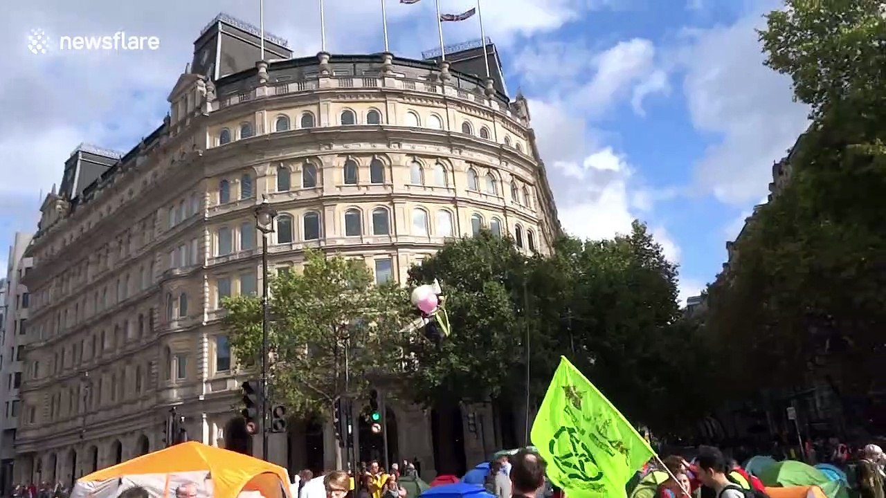 Boris Johnson balloon spotted flying over Extinction Rebellion camp in Trafalgar Square