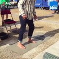 Le multiple champion du monde de surf Kelly Slater dépose ses empreintes sur l'Anglet Surf Avenue