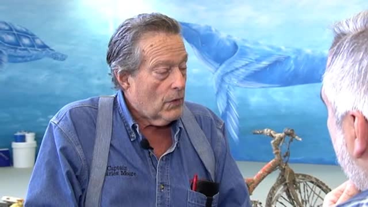 Charles Moore continúa avisando del desastre