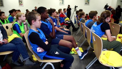 Robert Pirès et Clément Turpin à la rencontre de jeunes d'un collège de Courbevoie