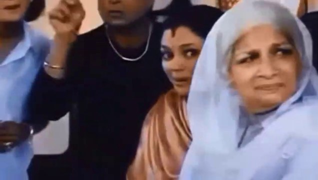 Ek Haseen Ladki... — Babul Supriyo, Sudesh Bhosle, Anuradha Paudwal | From Dhaai Akshar Prem Ke — Film 2000 | Hindi / Movie / Edition Prestige / Bollywood / Songs / Magic / Indian Collection / भाषा: हिंदी | बॉलीवुड की सबसे अच्छी