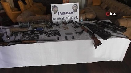 Operasyonda adeta cephanelik ele geçirildi