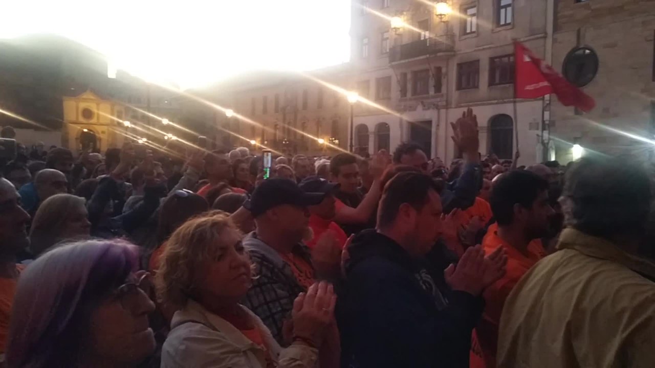 Concentración en apoyo a trabajadores de Vesuvius encerrados