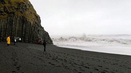 Friend on Cliff Get Crashed on by Wave
