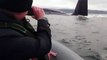 2 pêcheurs russes croisent un sous-marin de l'armée pendant leur sortie en mer