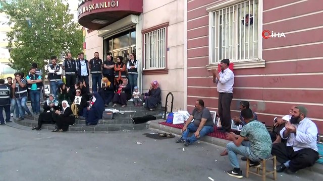 Savaş uçakları Fırat’ın Doğusunu vurmak için kalkış yapınca aileler HDP’ye tepki gösterdi