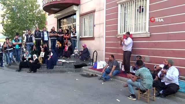 Savaş uçakları Fırat'ın Doğusunu vurmak için kalkış yapınca aileler HDP'ye tepki gösterdi