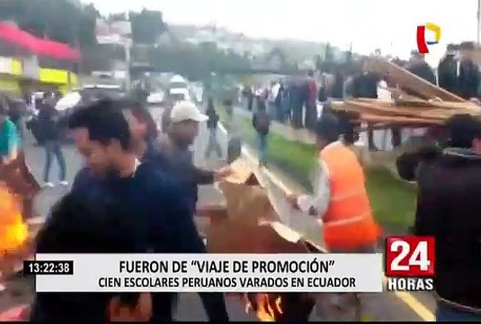 Escolares peruanos buscan escapar de la violencia en Ecuador