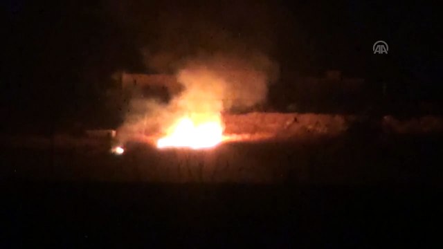 Barış Pınarı Harekatı - Askeri araçlardan oluşan konvoy, Tel Abyad'a geçiş yaptı - TEL ABYAD