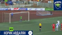 Este futbolista marca un golazo de penalti ejecutándolo con un salto mortal