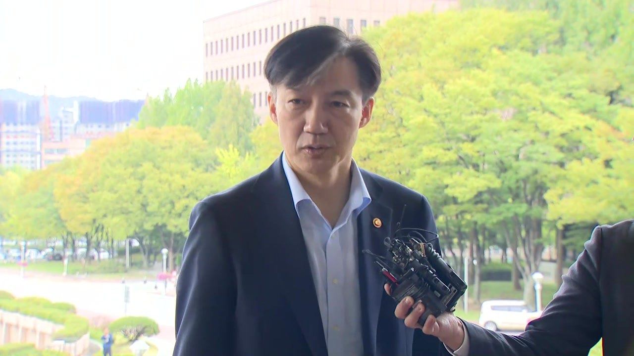 [현장영상] 조국 장관 "특별히 드릴 말씀 없어...국정감사 준비" / YTN