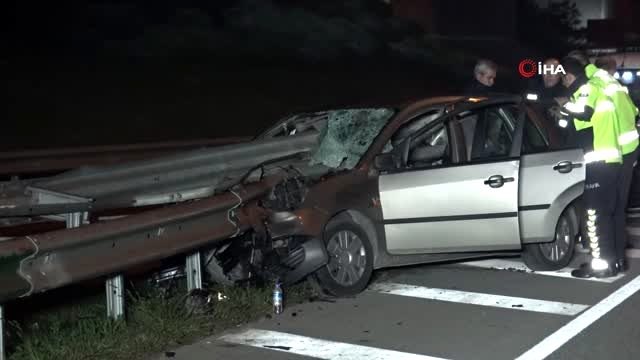 Aşırı hız ölüm getirdi... Kontrolden çıkan otomobil bariyerlere saplandı: 1 ölü