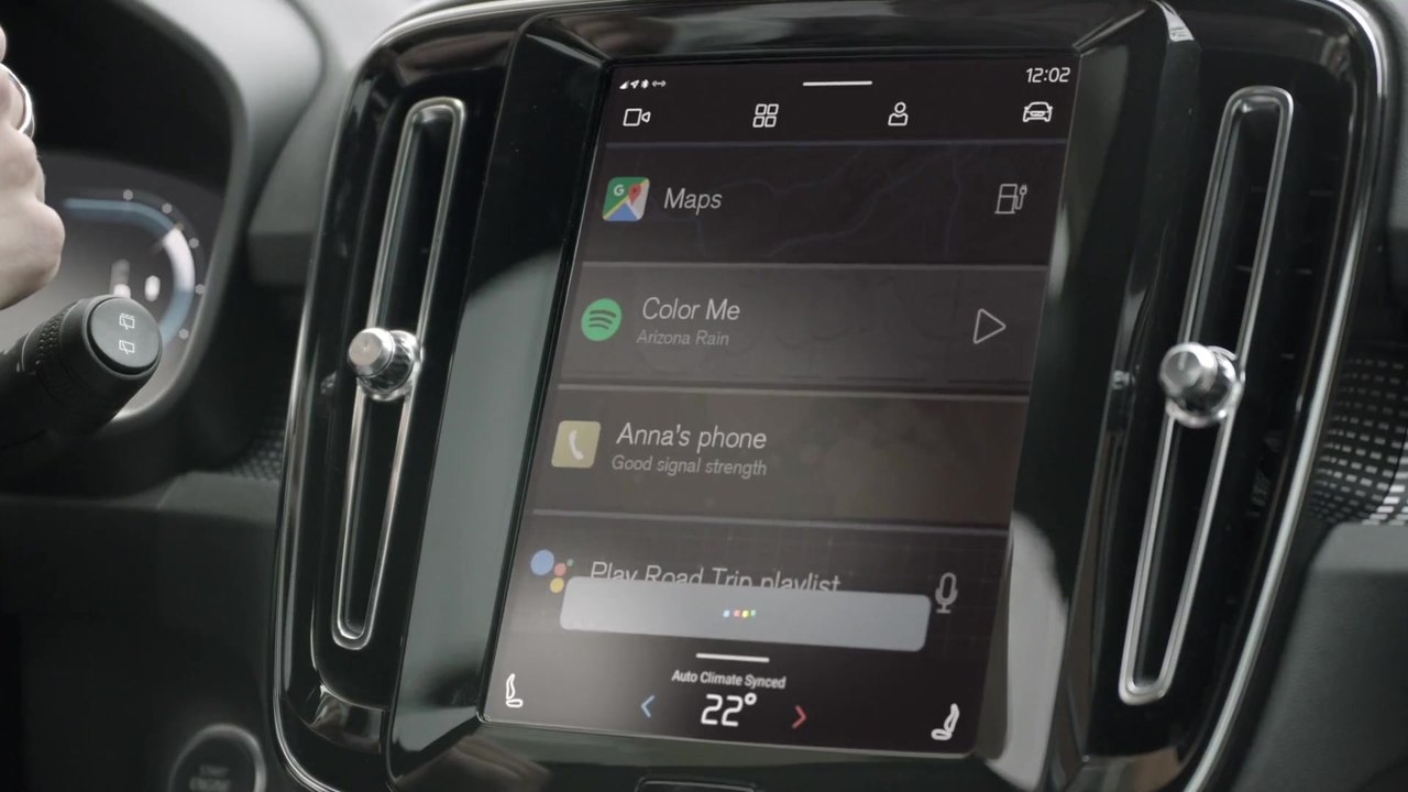 Vollelektrischer Volvo XC40 mit Android Infotainment-System und integrierten Google Funktionen