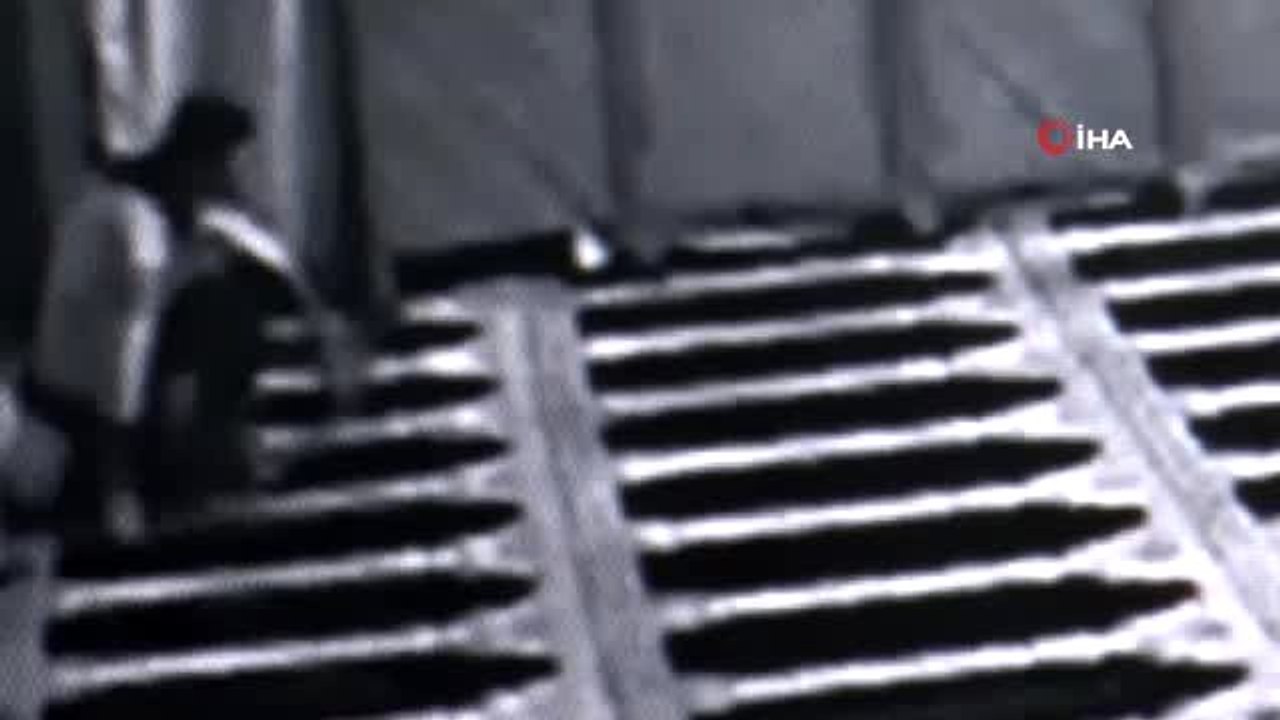 Hırsız camide namaz kılan kadının çantasını böyle çaldı