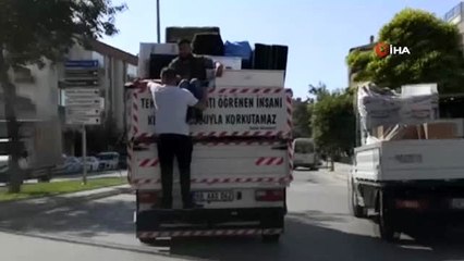 Kamyonet kasasında asılı tehlikeli yolculuk kamerada