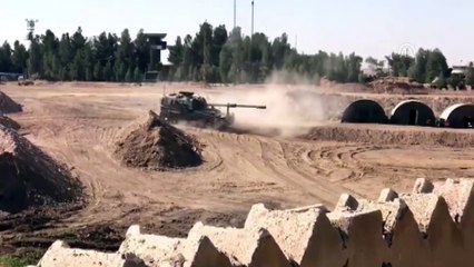 Download Video: Barış Pınarı Harekatı - Tel Abyad'daki terör hedefleri obüs atışlarıyla vuruluyor (2)