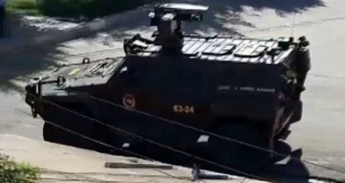 Suriye sınırında zırhlı araçla mehteranlı devriye