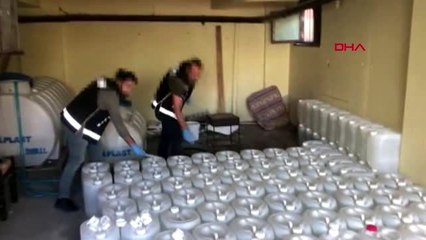 İstanbul-bağcılar'da sahte içki imalathanesine baskın kamerada