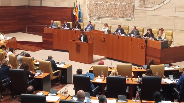 La Asamblea de Extremadura celebra pleno ordinario