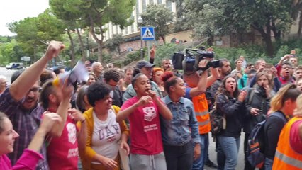 Vecinos paran un desahucio en Barcelona