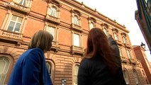 BBC1_Look North (East Yorkshire & Lincolnshire) 10Oct19 - pigeon netting on Louth Town Hall