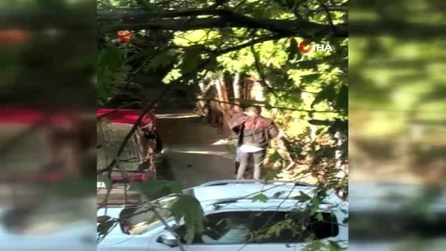 Yakalanacağını anlayan azılı kapkaççı çatıya çıkıp intihar etmeye kalkıştı