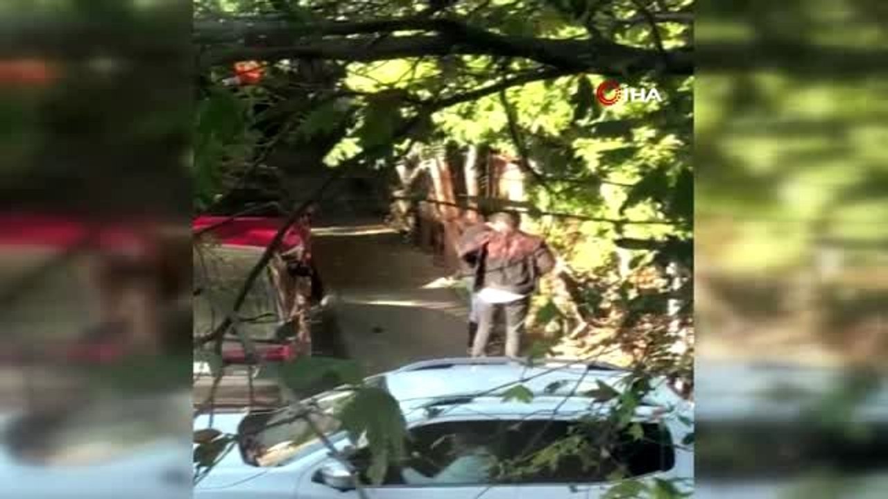 Yakalanacağını anlayan azılı kapkaççı çatıya çıkıp intihar etmeye kalkıştı