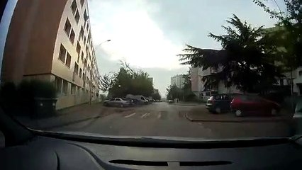 108. tourne a gauche sur priorite a droite