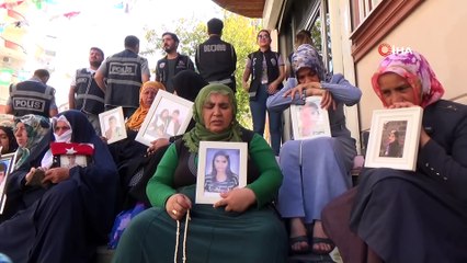 Çocuklarını bekleyen ailelerin HDP il binasındaki eylemi 38’inci gününde