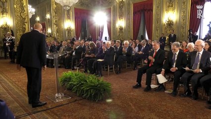 下载视频: Roma - Mattarella alla cerimonia di premiazione dei vincitori Eni Award 2019 (10.10.19)