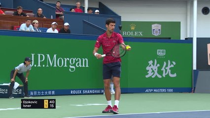 Descargar video: Djokovic outclasses Isner in Shanghai