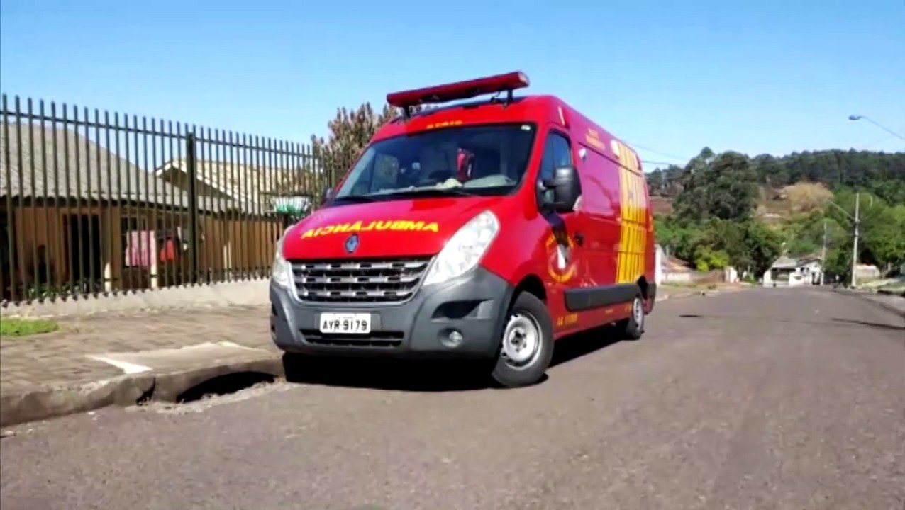 Idosa ferida é socorrida pelo Siate no Bairro Guarujá