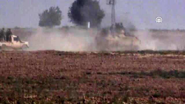 Suriye Milli Ordusu'nun sınırdan Suriye'ye geçişi