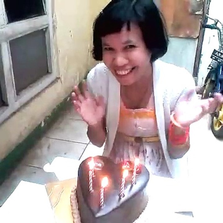 Dijah Yellow Ulang Tahun ke 34