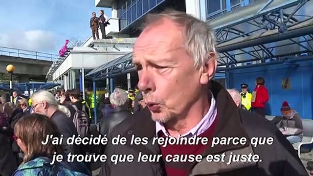 Les manifestants pour le climat tentent d' occuper l'aéroport City Airport de Londres