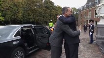 Guillermo de Holanda ha recibido a Felipe VI con un cariñoso abrazo