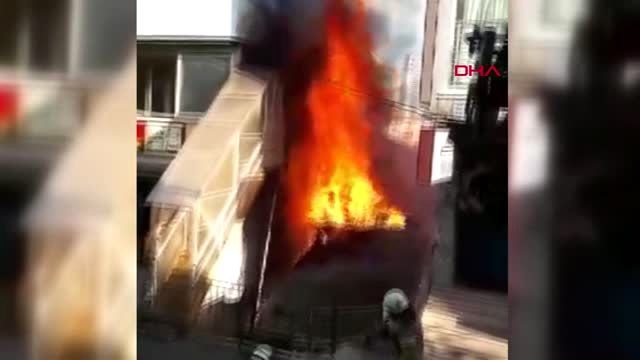 Sarıyer'de gecekondu alev alev yandı