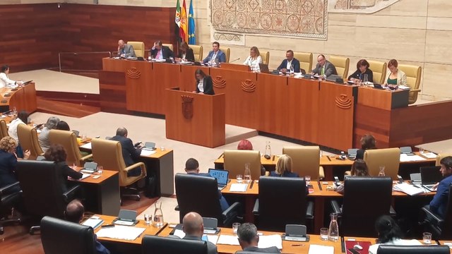 Extremadura suprime la limitación de mandatos del presidente