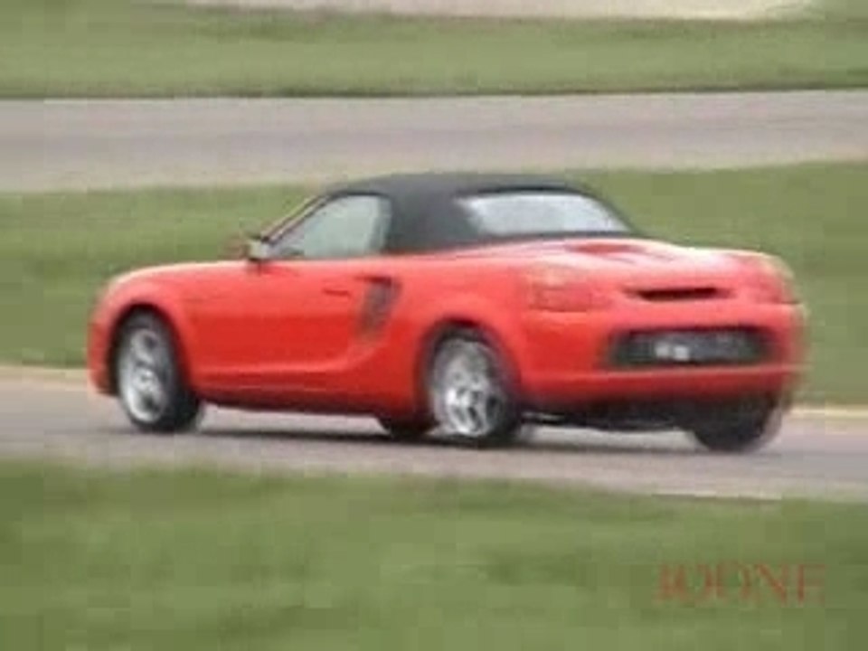 Drift à Pouilly en mercedes 190 2.5 16S et toyota MRS