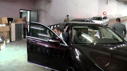 Beşiktaş'ta Ahmet Nur Çebi adaylık için listesini teslim etmek üzere kulübe geldi.